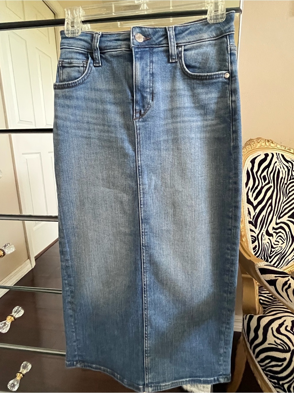 Guess Straight Leg Midi Pencil Stretchy Denim Skirt in Light Blue Wash XS